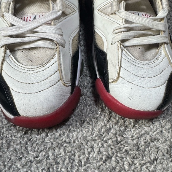 Air Jordan JUMPMAN TWO TREY 'CONCORD BRED Youth Size 5 - Picture 10 of 13